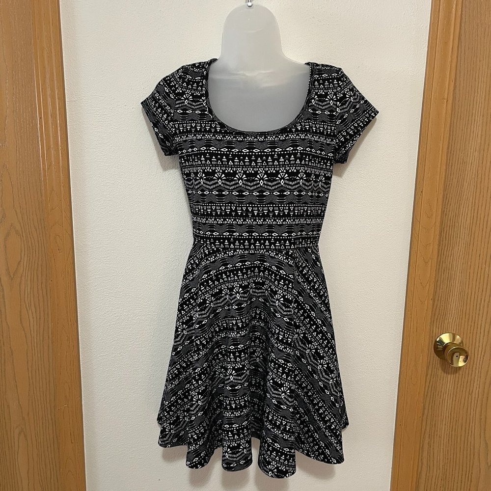 Banana Lemon Black and White Dress (Size Small)